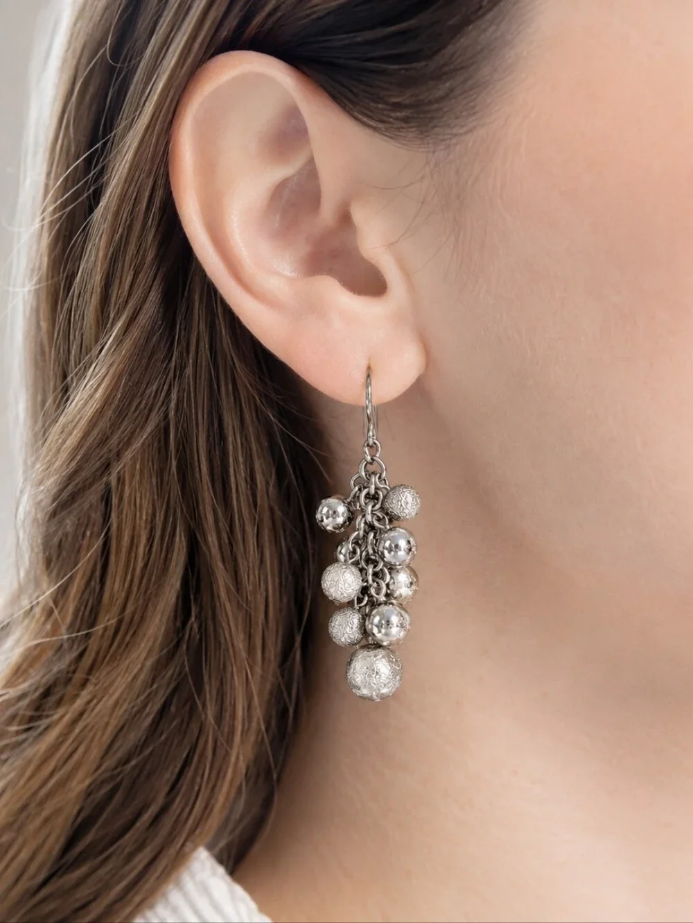Dainty Silver Tone Grape Cluster Earrings Mixed Finishes Sparkly Lightweight 1.5